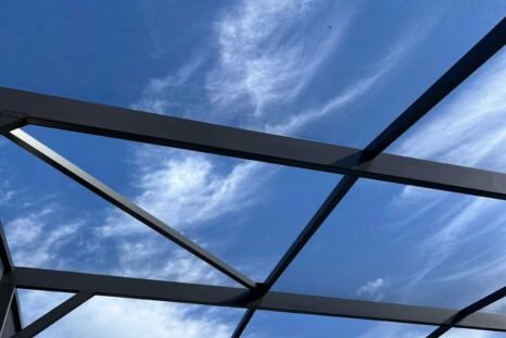 screen Pool enclosure cleaning in St Cloud FL – sparkling clean enclosure by Baha Softwash.